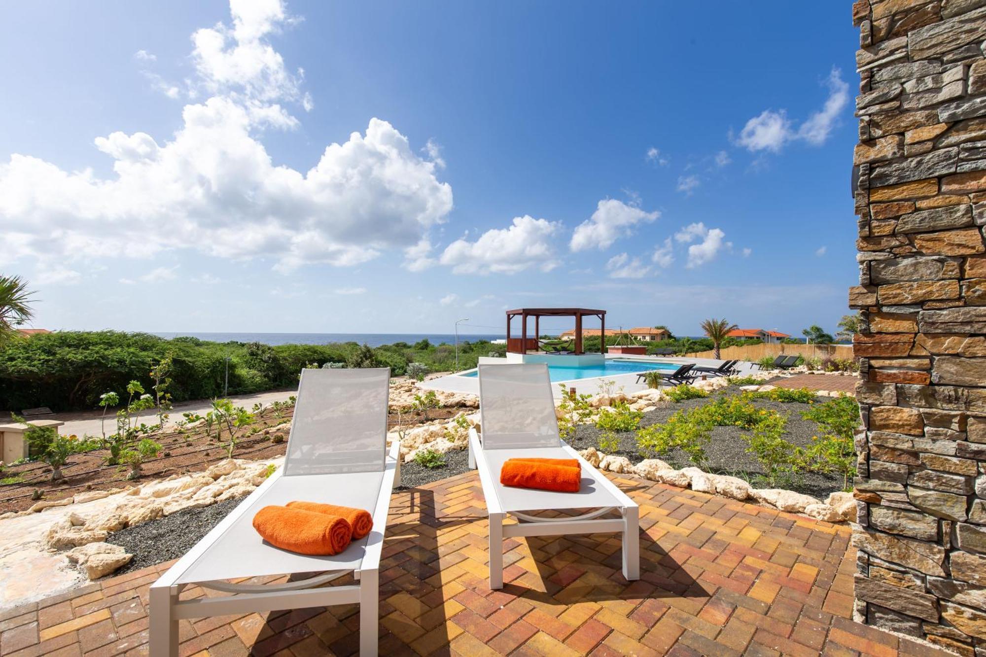 Coral Estate Ocean View Apartments Виллемстад Экстерьер фото